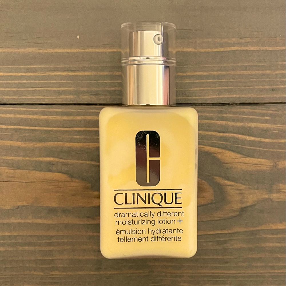 NEW Clinique dramatically different moisturizing lotion